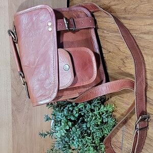 Rugged Leather Saddle Crossbody Bag